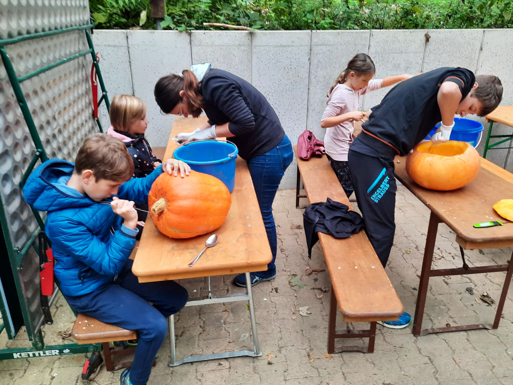 20231021 NF_Kürbisschnitzen_Anke-2.jpg