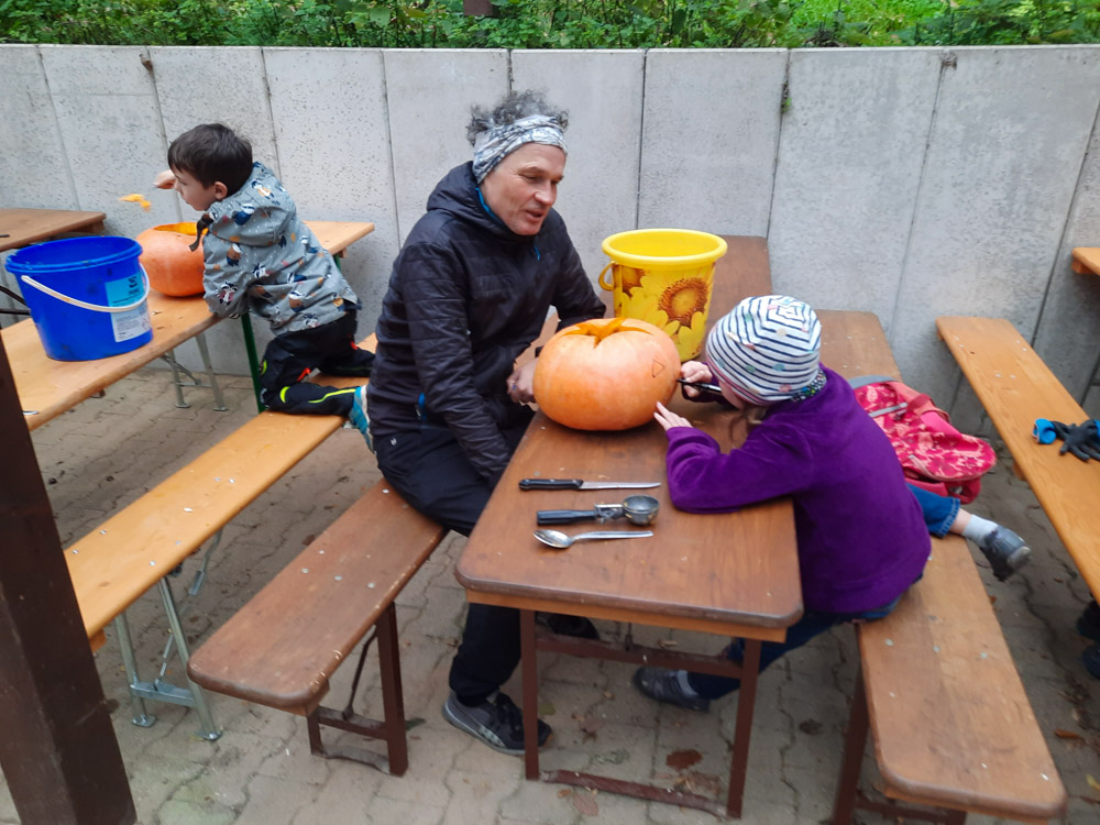 20231021 NF_Kürbisschnitzen_Anke-11.jpg