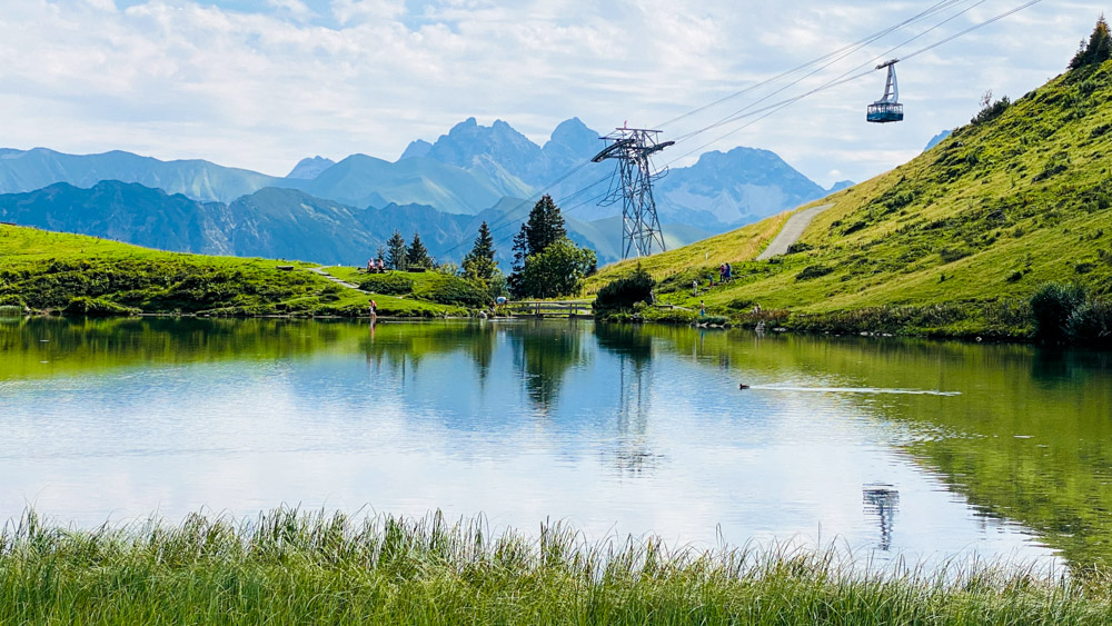 Tag4_Schlappoldsee mit Fellhornbahn.jpg