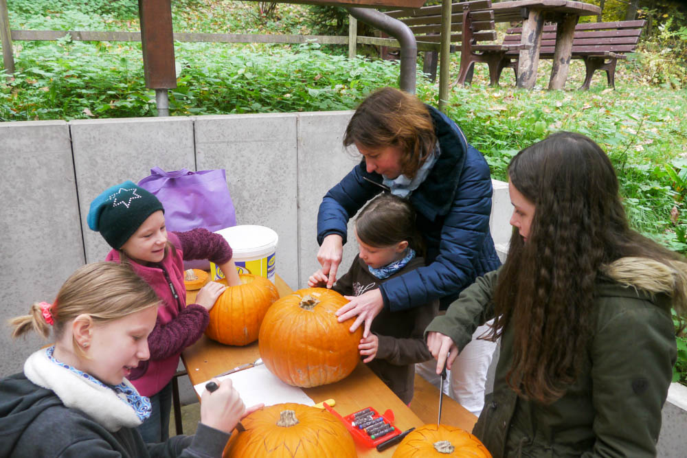 20171021 Kürbisschnitzen_Anke-7.jpg