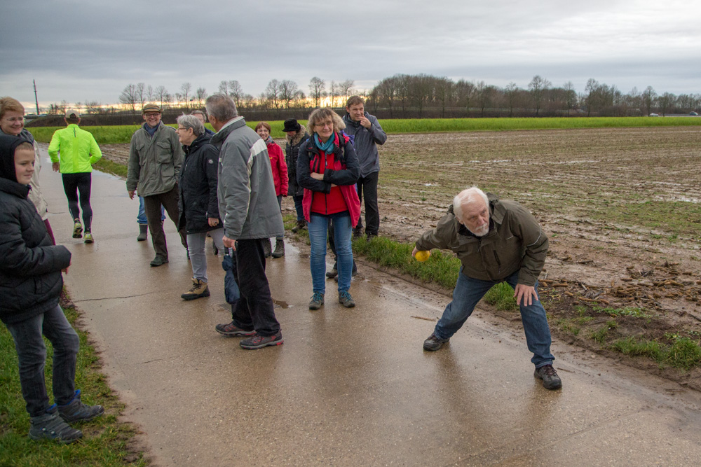 20180106 NF-Dreikönigswanderung_Boßeln_Karl-50.jpg