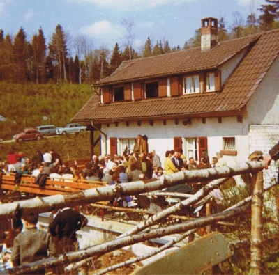 1965 001 Hütte Gruppenbild.jpg
