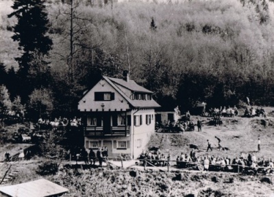1960 001 Hütte 1 Mai.jpg