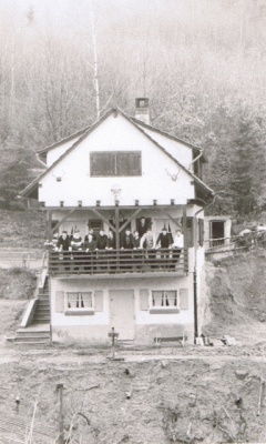 1952 001 Hütte.jpg