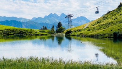 Tag4_Schlappoldsee mit Fellhornbahn.jpg