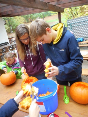 20181027 NF_Kürbisschnitzen_Anke-4.jpg